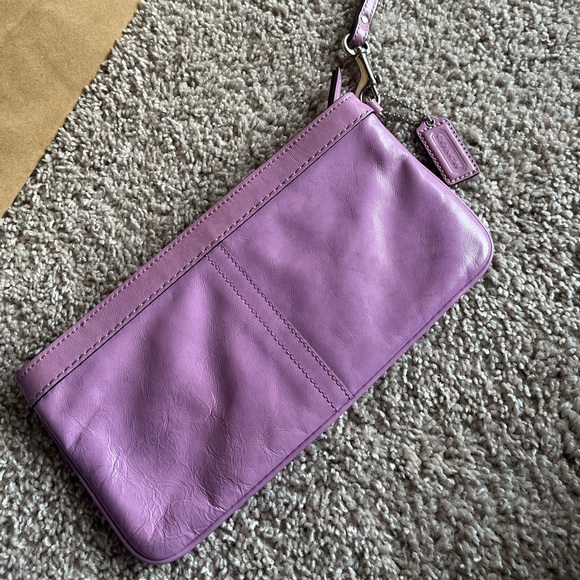 Coach Purple Patent Leather Wristlet EUC - Picture 1 of 15